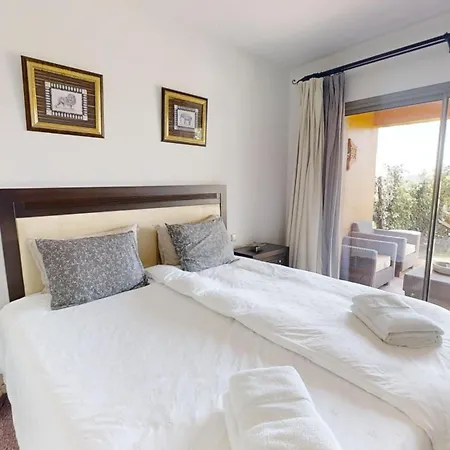 Luxury Ground Floor With Facilities דירה *