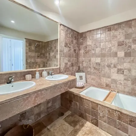 Luxury Ground Floor With Facilities דירה