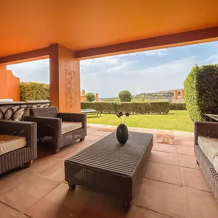 Luxury Ground Floor With Facilities אסטפונה